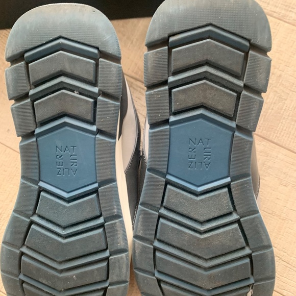 Naturalizer Taryn Gray Sneakers - Picture 7 of 10